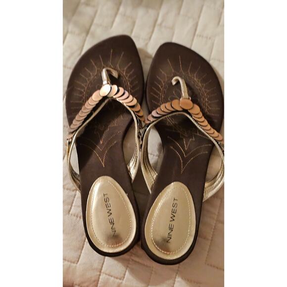 Nine West Size 7 Copper and Gold Flip Flops low heal - Picture 1 of 3